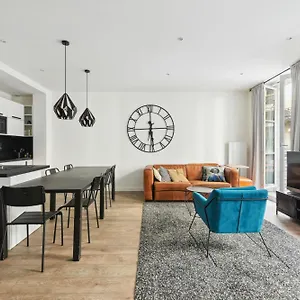 Elegant Dans Le Quartier Concorde A Apartment